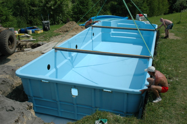 Proces montażu basenu ogrodowego basen w ziemi